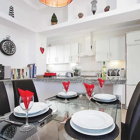 Puerto Del Carmen Sleeps 6 Air Con Wifi * Puerto del Carmen