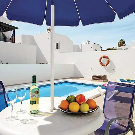 Puerto Del Carmen Sleeps 6 Air Con Wifi Villa Puerto del Carmen (Lanzarote)